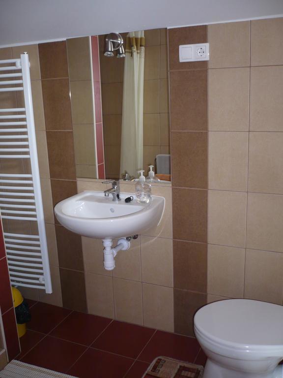 Adrienn Apartament *